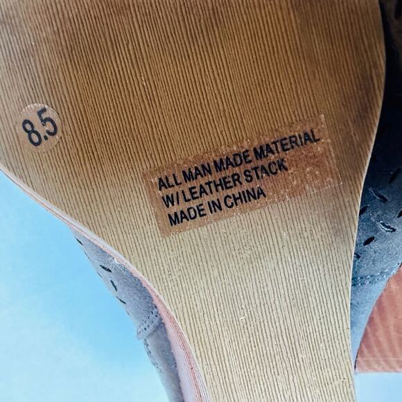 Report Size 8.5 Gray Granger Wedge Boots Perforated Casual - Picture 8 of 11